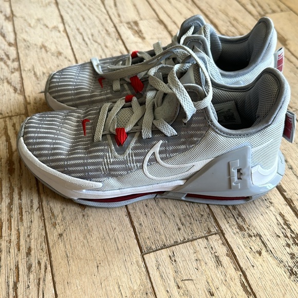 🆕NIKE🆕 NIKE WITNESS GRAY LADIES SIZE 5 EXCELLENT CONDITION/RARELY WORN - Picture 2 of 11